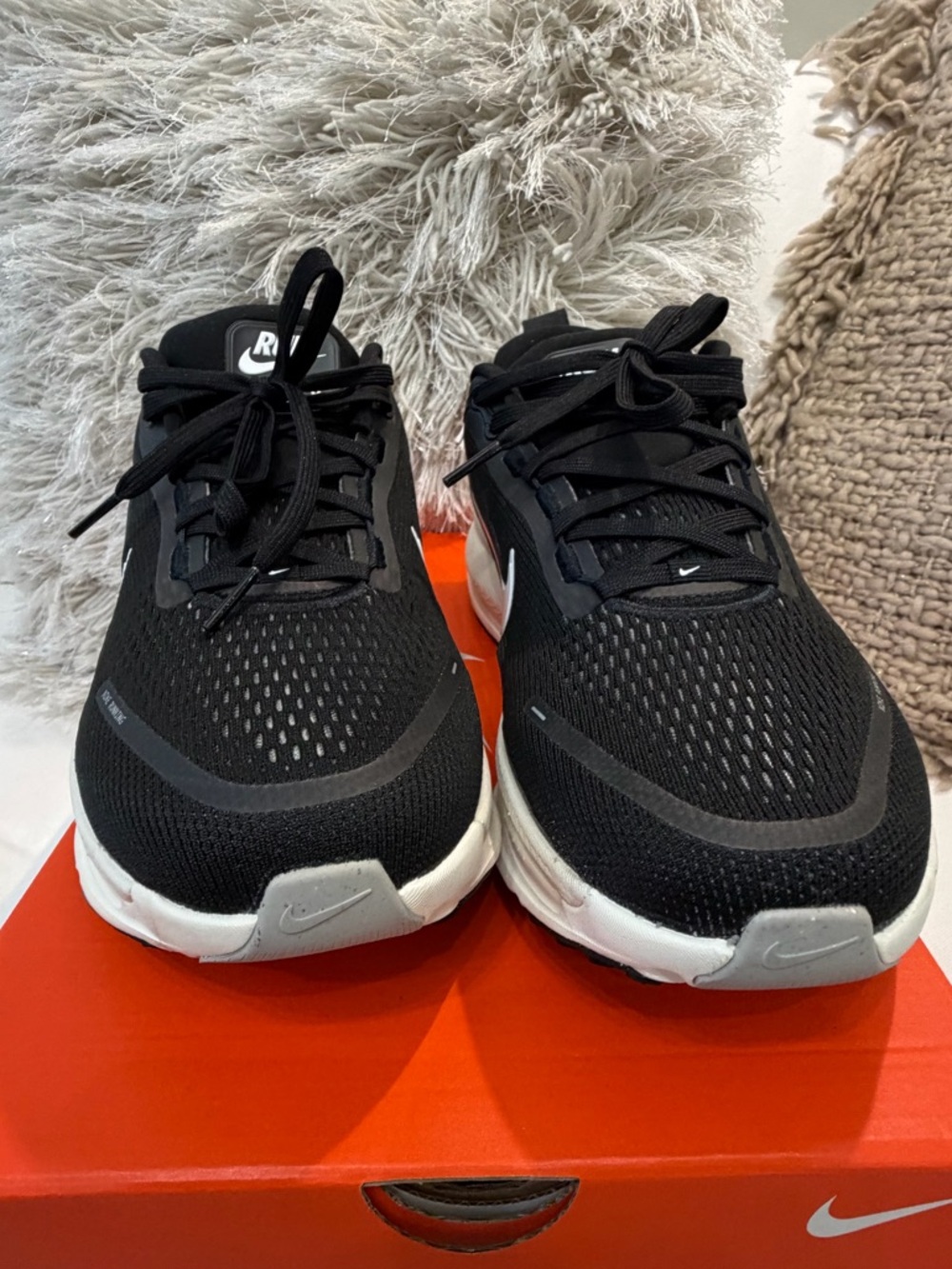 Nike Women's 11.5 Vomero 18 Running Shoes — Black/Coconut Milk